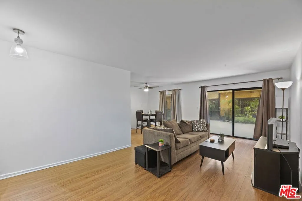 1735 N Fuller Avenue 119, Los Angeles, California 90046 home-pic-2